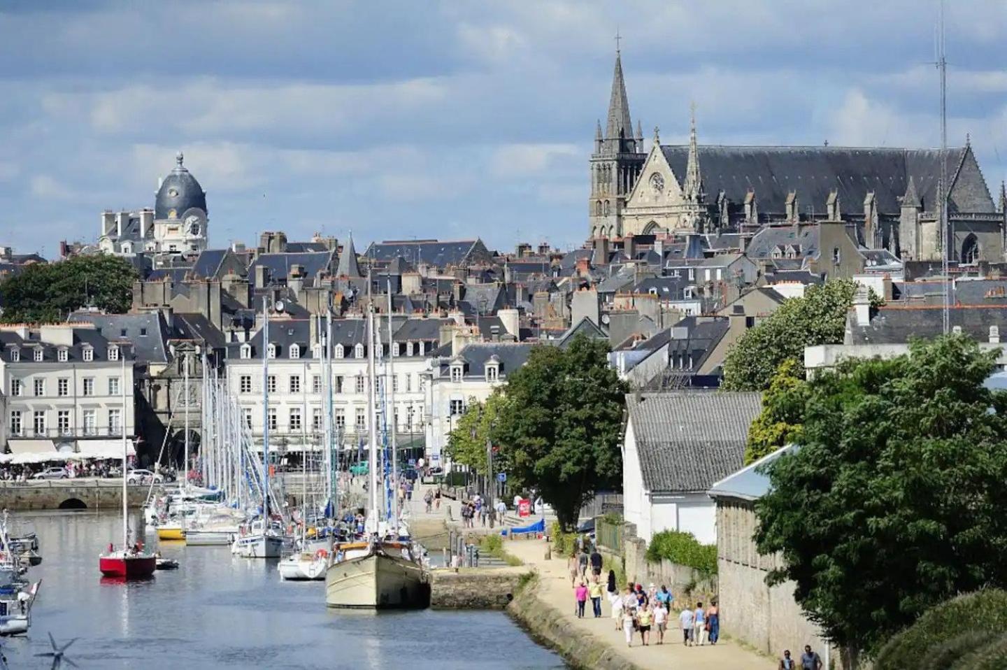 Tassigny - Charmant Appartement/ Terrasse - Port 瓦讷 外观 照片